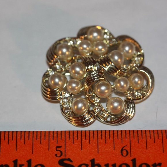 Vintage Silver Tone Faux Pearl Rhinestone Flower Brooch Pin - Picture 2 of 3